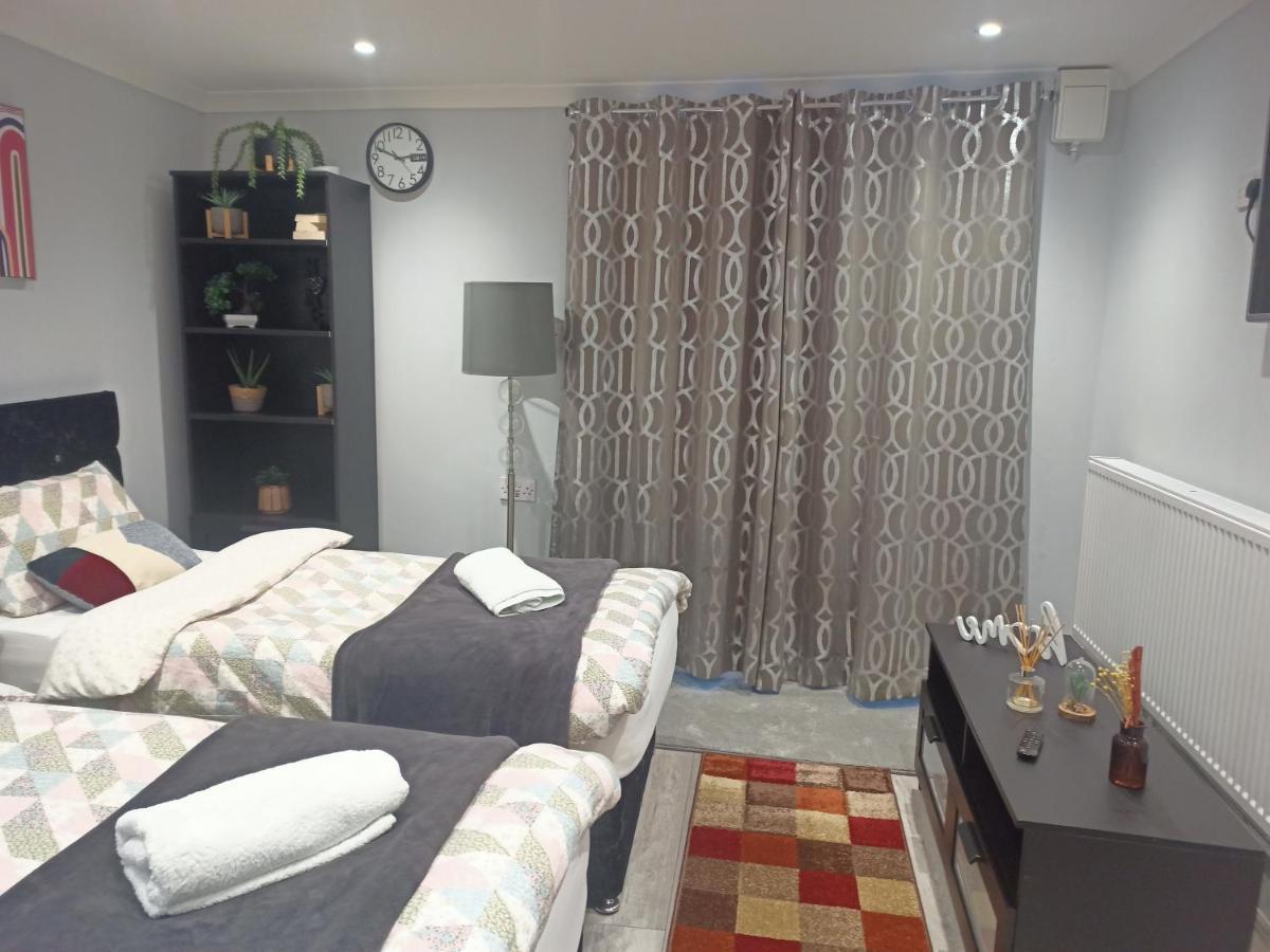 Homey Studio In Newport Perfect For Couples & Travelers Exteriör bild
