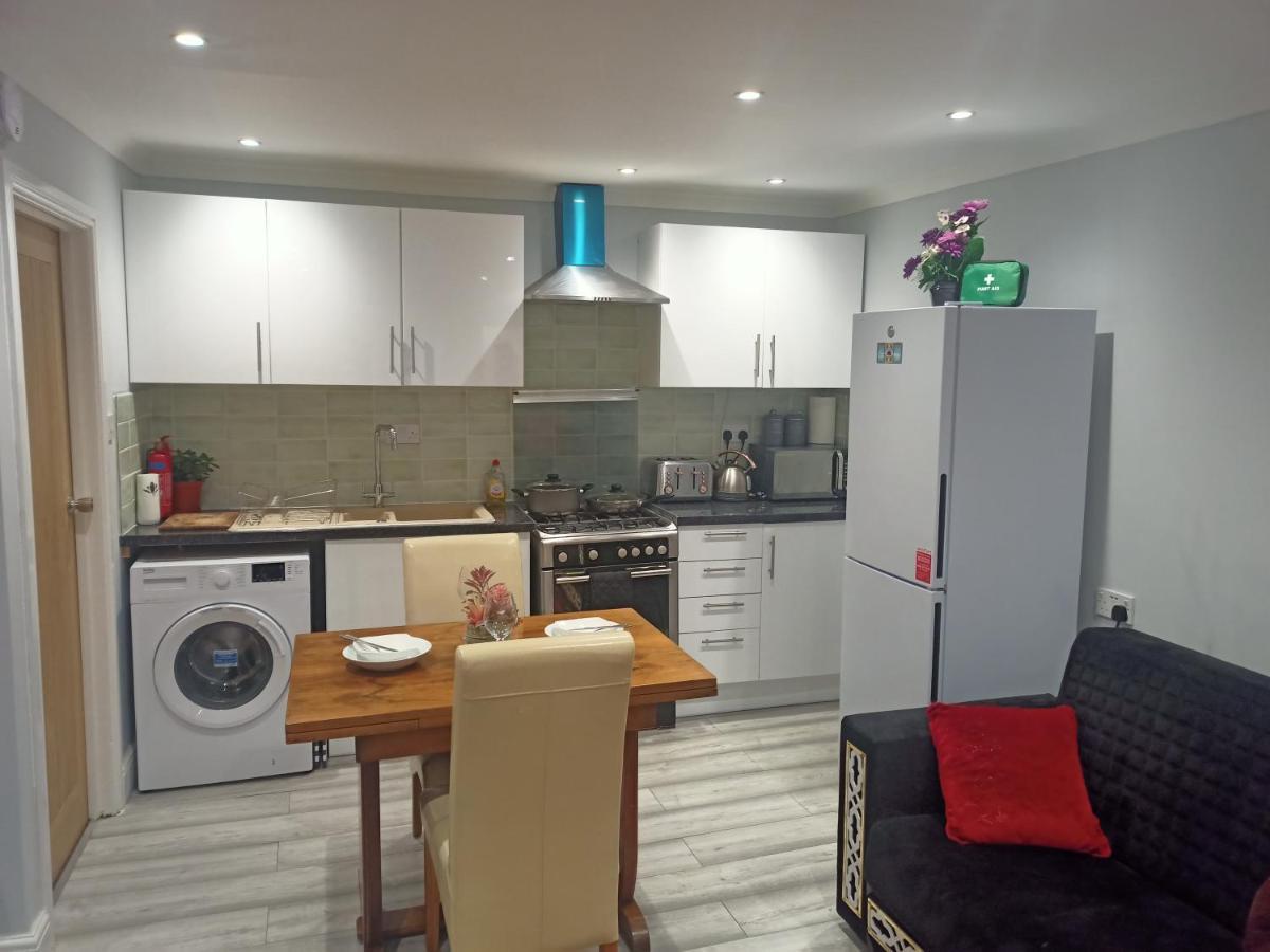 Homey Studio In Newport Perfect For Couples & Travelers Exteriör bild