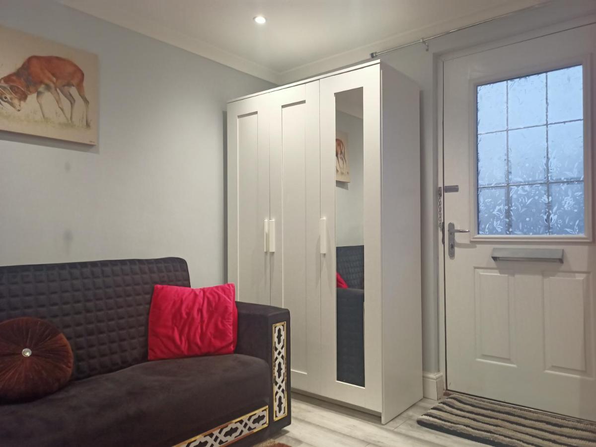 Homey Studio In Newport Perfect For Couples & Travelers Exteriör bild