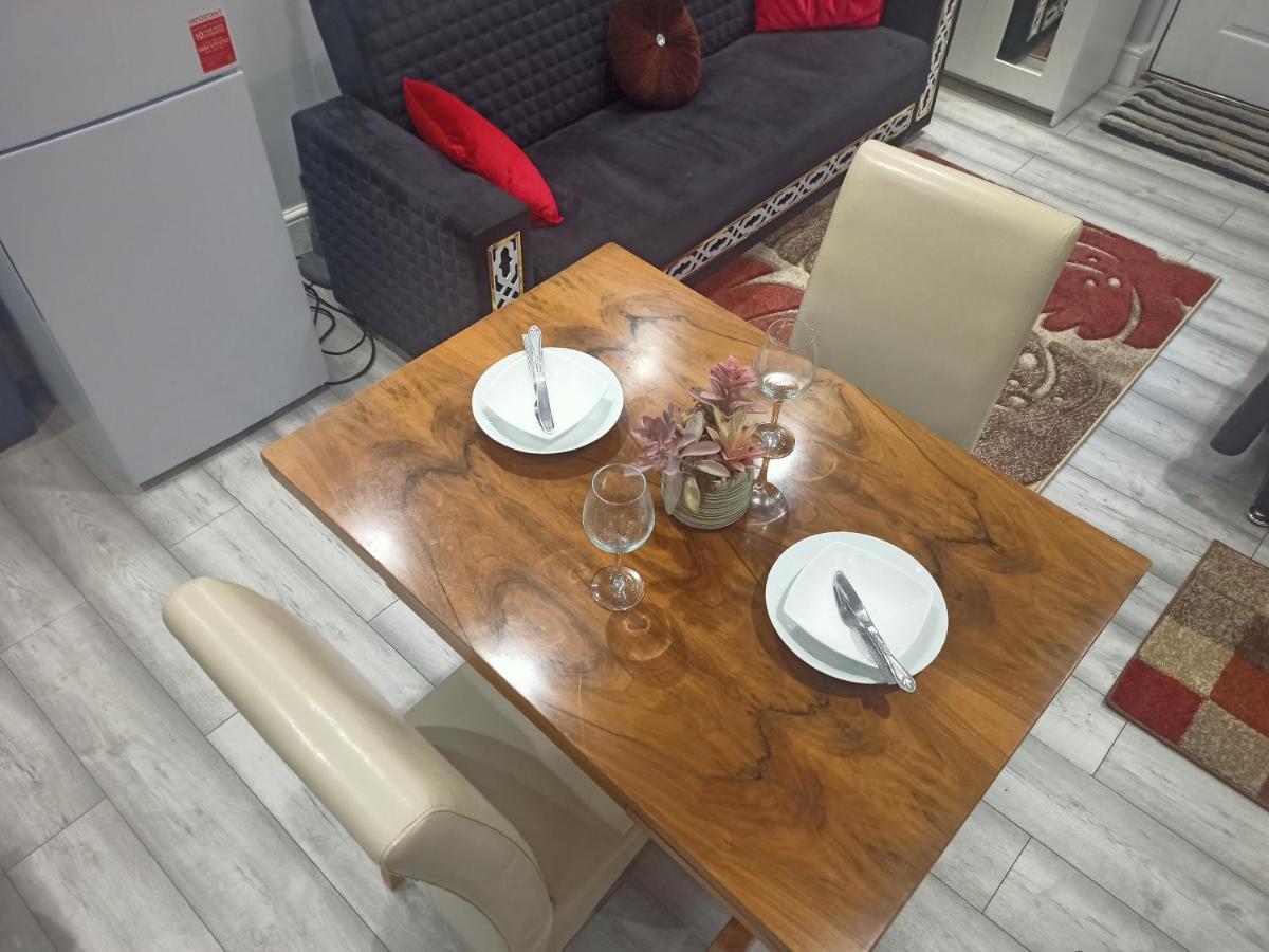 Homey Studio In Newport Perfect For Couples & Travelers Exteriör bild