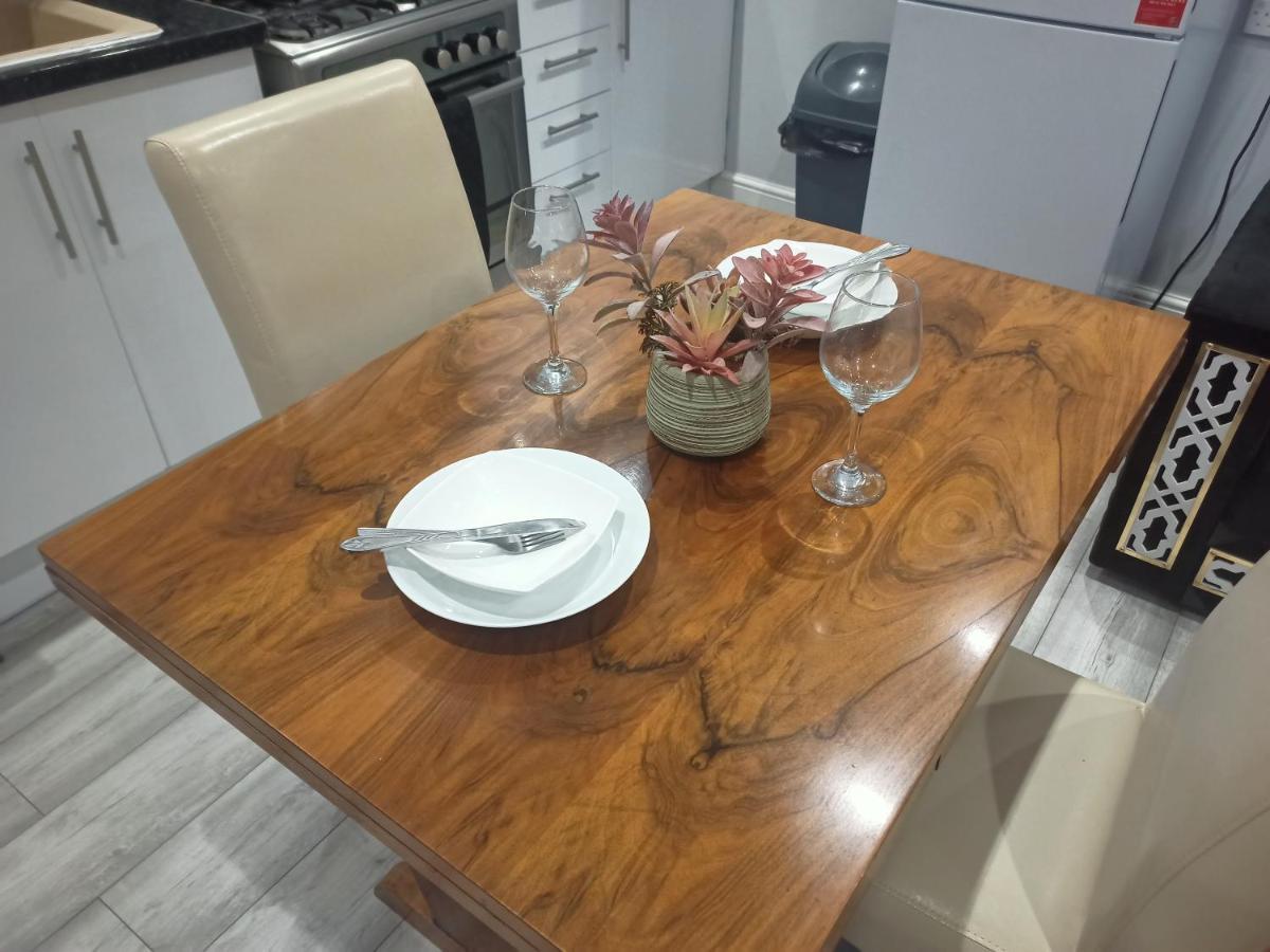 Homey Studio In Newport Perfect For Couples & Travelers Exteriör bild