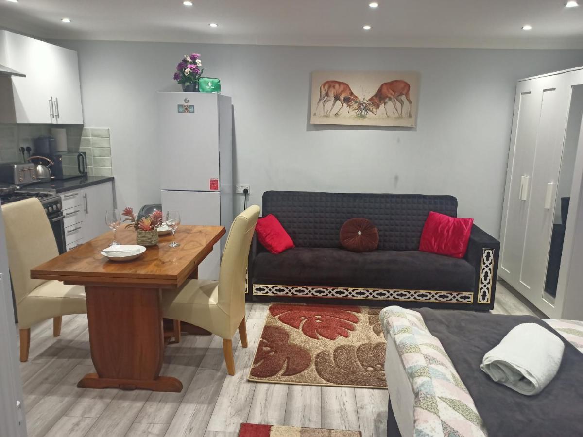 Homey Studio In Newport Perfect For Couples & Travelers Exteriör bild