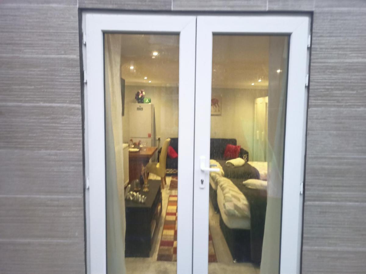 Homey Studio In Newport Perfect For Couples & Travelers Exteriör bild
