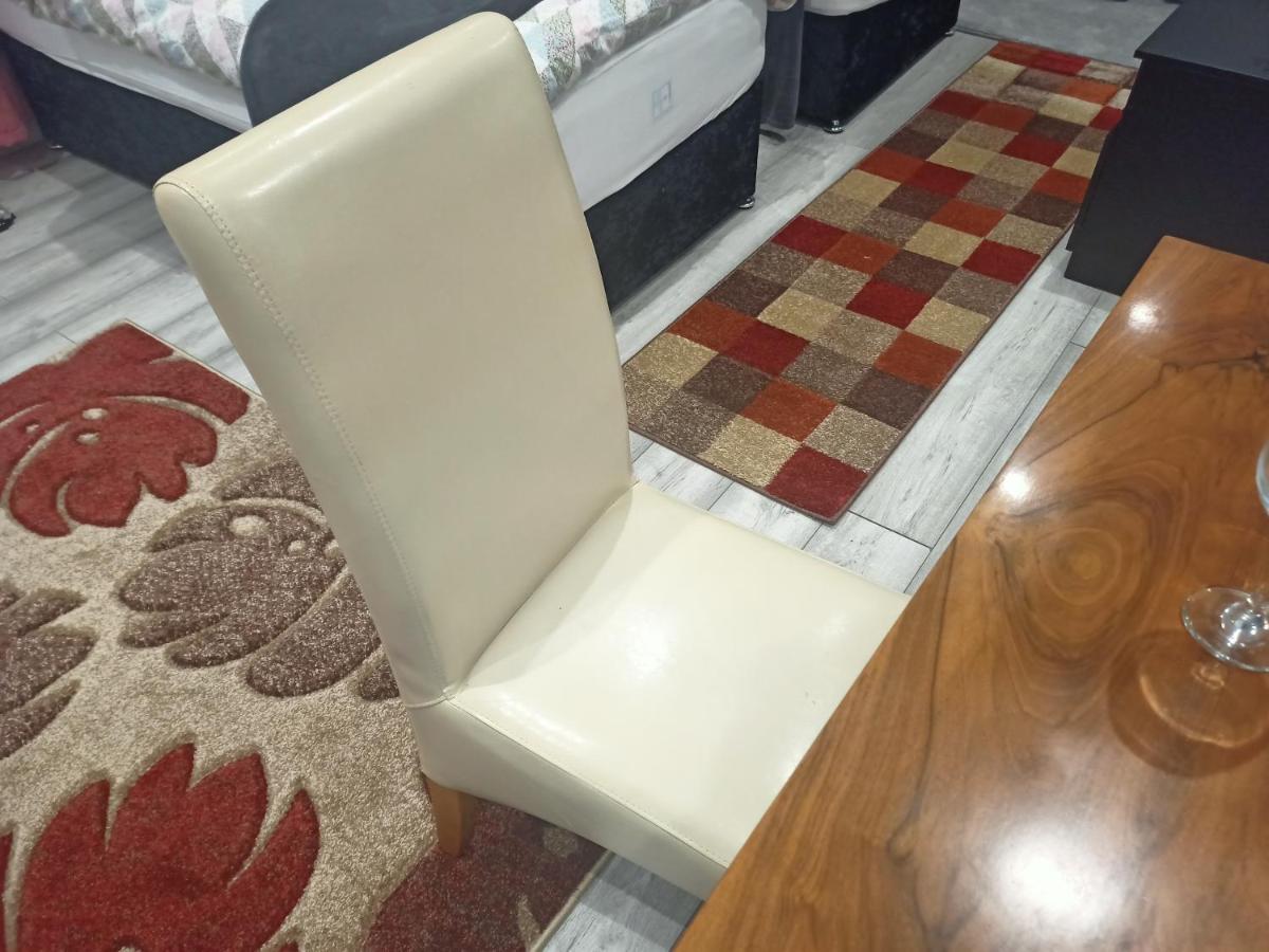 Homey Studio In Newport Perfect For Couples & Travelers Exteriör bild