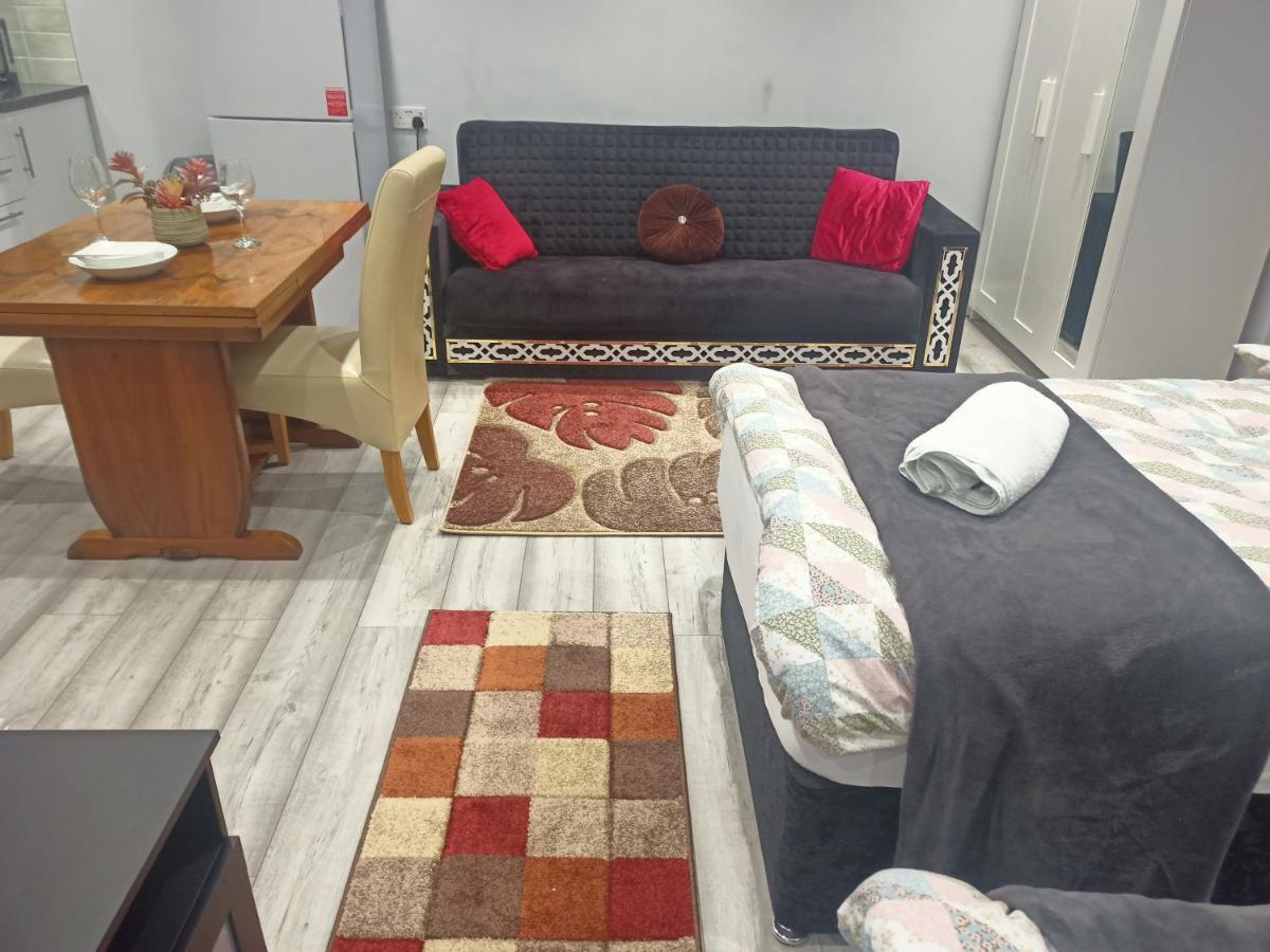 Homey Studio In Newport Perfect For Couples & Travelers Exteriör bild