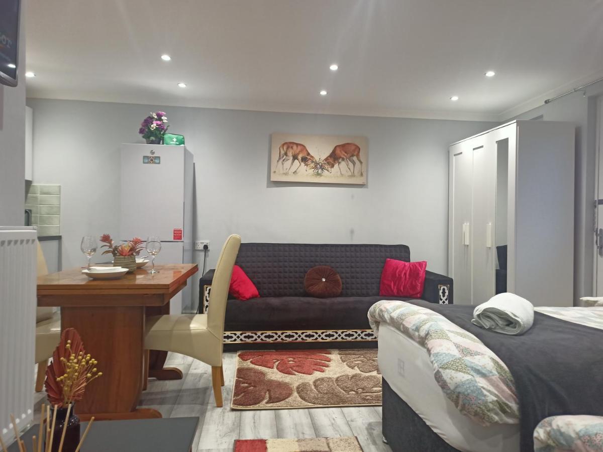 Homey Studio In Newport Perfect For Couples & Travelers Exteriör bild