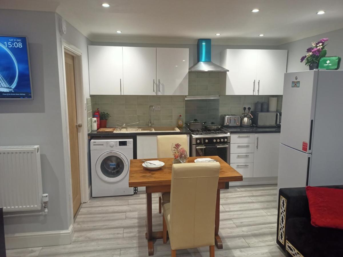 Homey Studio In Newport Perfect For Couples & Travelers Exteriör bild