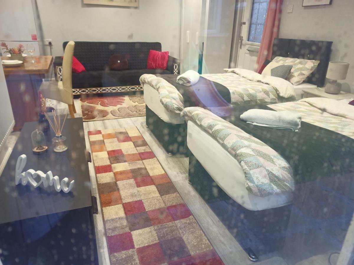 Homey Studio In Newport Perfect For Couples & Travelers Exteriör bild