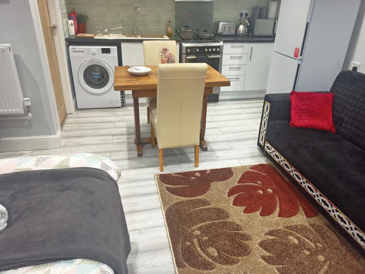 Homey Studio In Newport Perfect For Couples & Travelers Exteriör bild