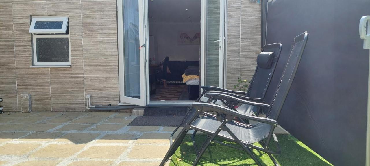 Homey Studio In Newport Perfect For Couples & Travelers Exteriör bild
